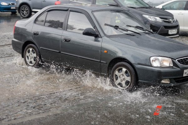 В Екатеринбурге дети пострадали в аварии из-за дождя