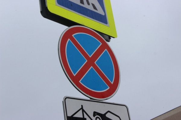 В Екатеринбурге на четырех улицах запретят автомобилям останавливаться