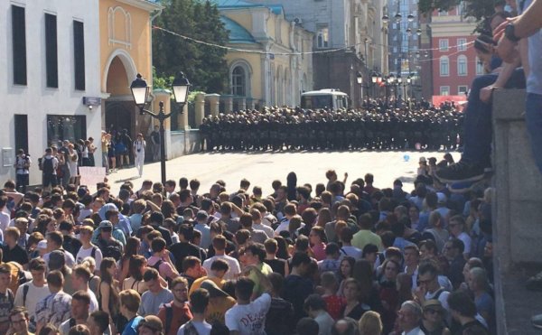 В храме объяснили помощь митингующим на Тверской - «Экономика»