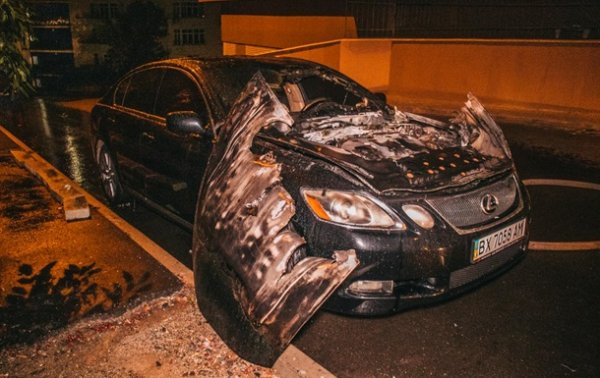 В Киеве взорвалось элитное авто