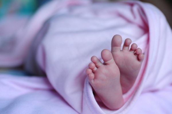 В Магнитке женщина родила малыша за пять минут