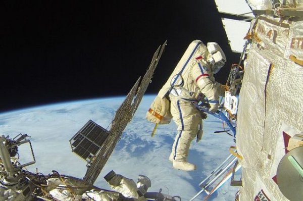 В НАСА анонсировали следующий выход астронавтов в открытый космос - «Политика»