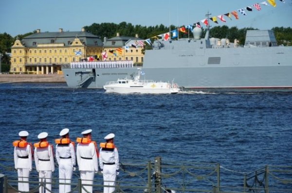 В Петербурге и Кронштадте прошла тренировка Главного военно-морского парада - «Политика»