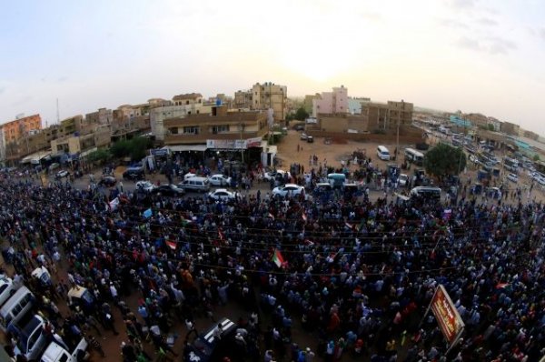 В столице Судана протестующие перекрыли главную улицу - «Происшествия»