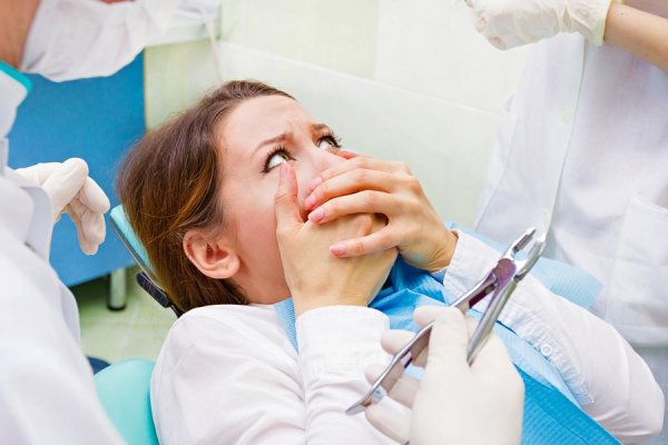 Женщина чуть ли не умерла после посещения стоматолога - «Политика»