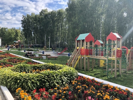 Нет предела совершенству: в Суворове Детский парк «сдобрят» скамейками и урнами