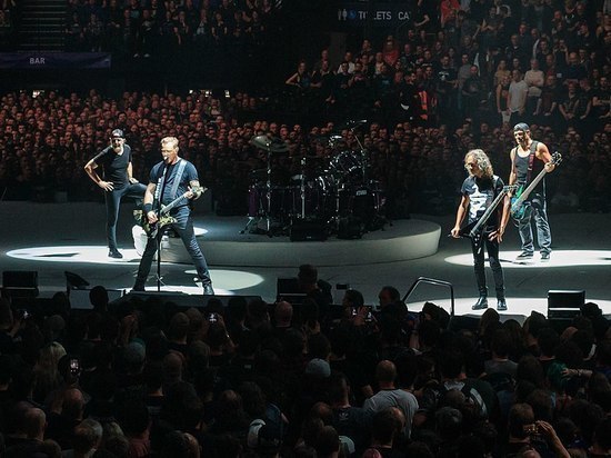 Организаторы пояснили, почему Metallica спела "Группу крови" в Москве