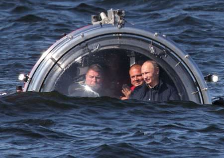 Путин на глубоководном аппарате отправился к затонувшей в годы войны подлодке - «Новости дня»