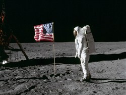 Российский историк привел доказательства высадки американцев на Луну  - «Культура»
