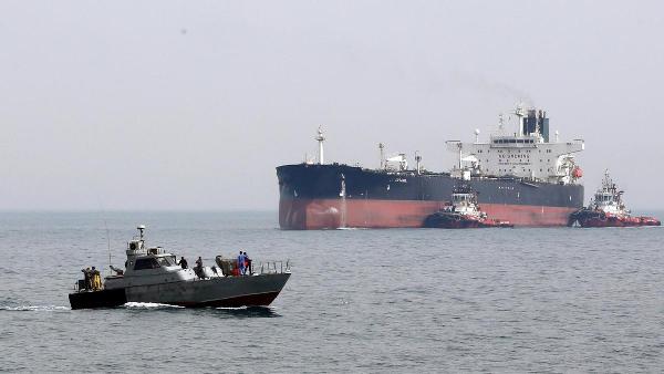 «Танкерная война» в разгаре: КСИР Ирана задержал судно в Ормузском проливе - «Новости Дня»