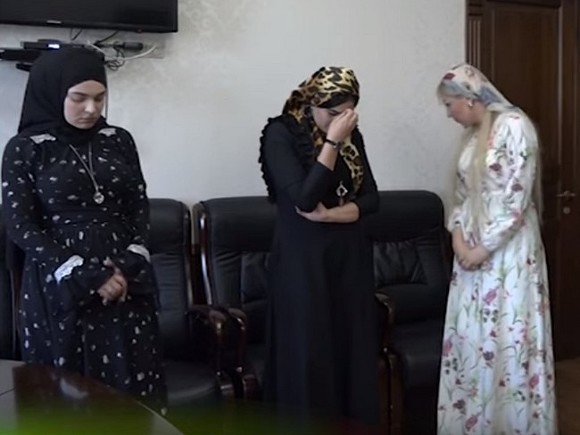В Чечне певицам запретили «самовольные» выступления на YouTube и в соцсетях - «Культура»