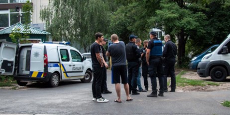В Киеве мужчина высадил больше обоймы по троим парням: один человек ранен - «Происшествия»