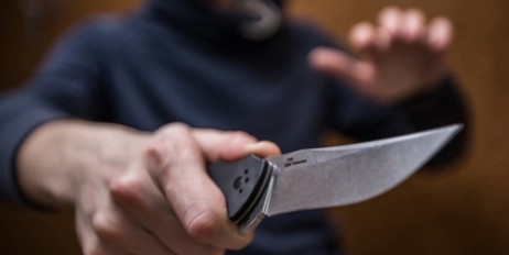 В Киеве пьяный мужчина ударил ножом подростка - «Экономика»