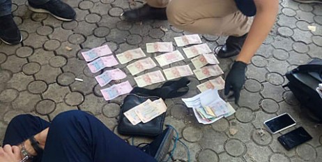 В Киеве задержали полицейских за 20 тысяч гривен взятки от представителя лотереи - «Политика»