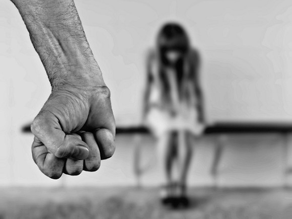 В Ленобласти задержан мужчина, два года насиловавший свою дочь - «Культура»