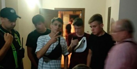 В Луцке подростки устроили пьяный дебош под российский гимн - «Происшествия»