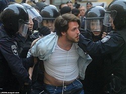 В Москве участники мирного протеста жёстко задержаны полицией - «Культура»