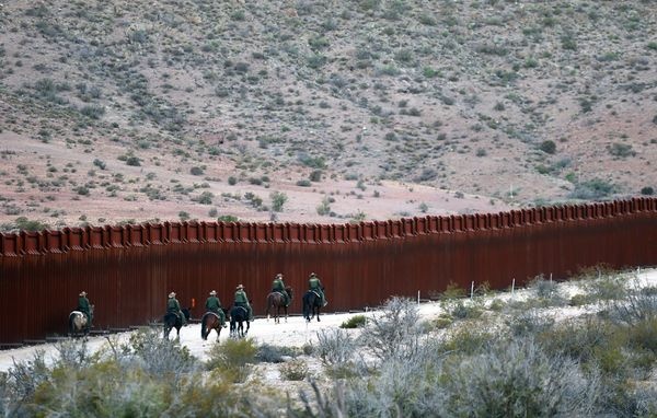 Верховный суд США разрешил Трампу потратить $ 2,5 млрд на стену с Мексикой - «Новости Дня»