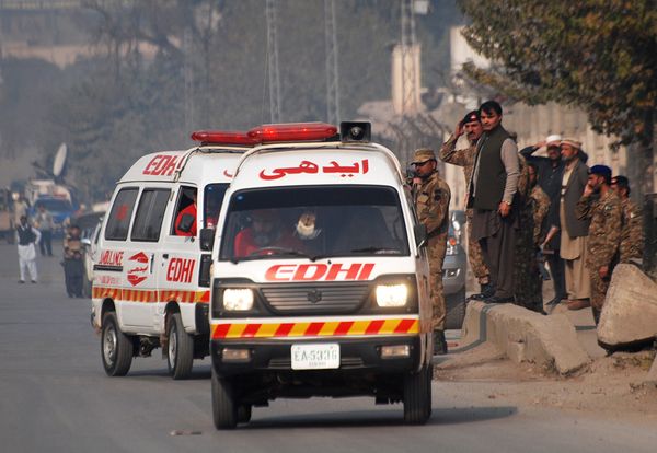 В результате падения самолета в Пакистане погибли 12 человек - «Новости Дня»