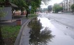 Жители Уссурийска пожаловались на огромную лужу на автобусной остановке - «Новости Уссурийска»