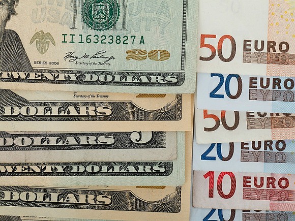 ЦБ РФ продолжает повышать официальные курсы доллара и евро - «Политика»