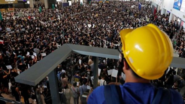 Гонконг не принимает: протест парализовал работу аэропорта ОАРС - «Новости Дня»