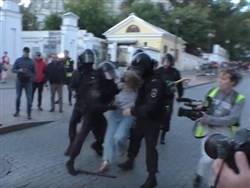 Кулаком в живот женщине: почему в московской полиции служат садисты - «Новости дня»