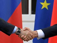 Le Monde (Франция): в Брегансоне Эммануэль Макрон протянул руку «глубоко европейской» России - «Политика»