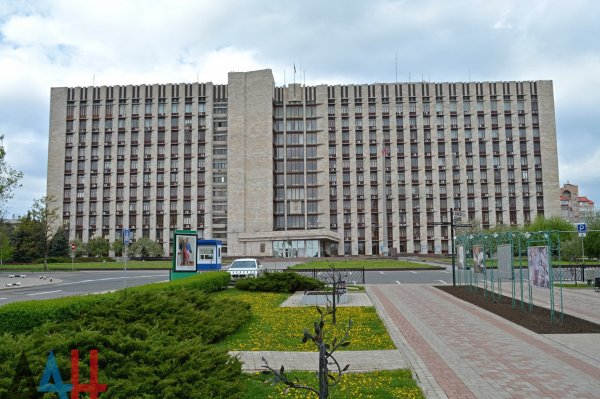 ? Площадь перед Домом Правительства в Донецке будет названа в честь Захарченко — Пушилин