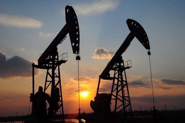 Bloomberg: санкции США спровоцировали спрос на российскую нефть - «Новости дня»
