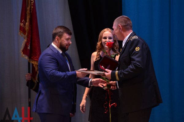Глава ДНР присвоил трем горнякам звание «Заслуженный шахтер»