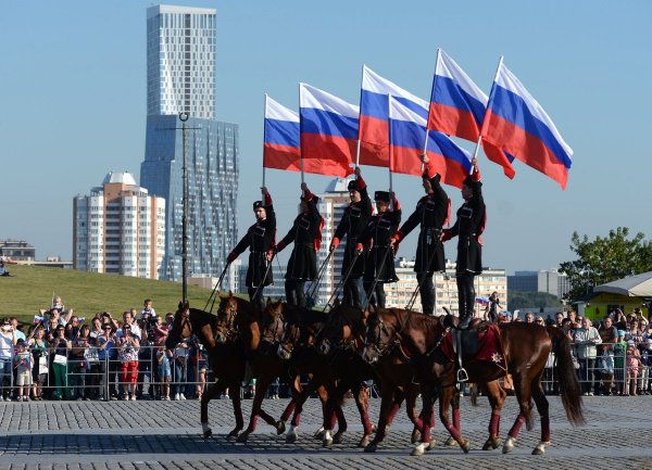 Как, по мнению экспертов, российская молодёжь отнеслась к празднованию Дня флага России? - «Здоровье»