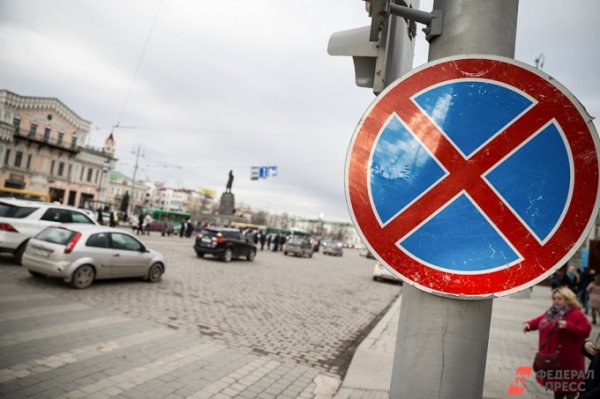 Маму сургутского депутата оштрафовали за парковку в разрешенном месте