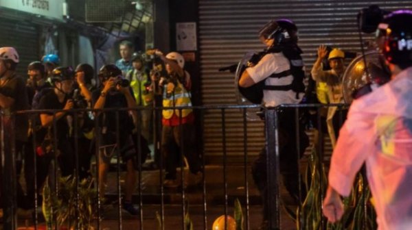 На митинге протеста в Гонконге впервые прозвучали выстрелы - «Новости Дня»