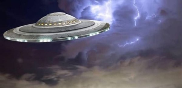 Пассажир самолета снял на видео НЛО в небе над Мексикой - «Новости дня»