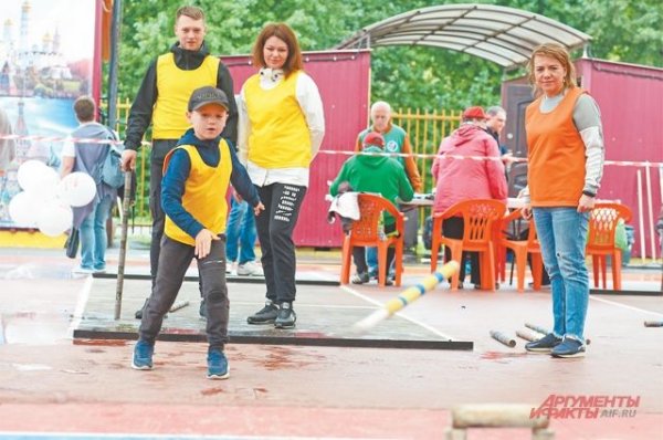 Поиграем в городки? Городошный спорт привлекает всё больше жителей Ясенева | Ясенево | Мой район - «Политика»