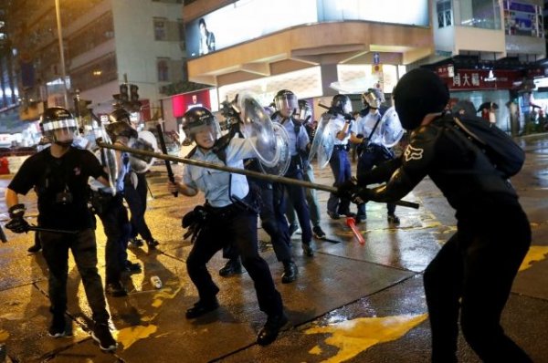 Полиция Гонконга применила огнестрельное оружие на акции протеста – AFP | Происшествия - «Политика»