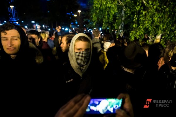 Россияне поддержали действия властей при незаконных митингах