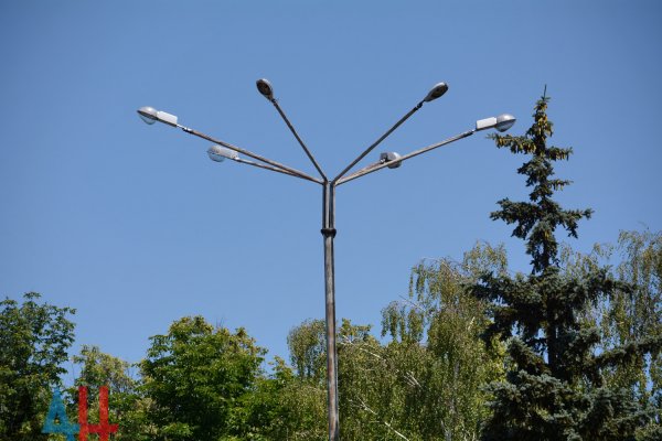 Специалисты ДНР с начала года отремонтировали в Республике свыше 328 км сетей наружного освещения