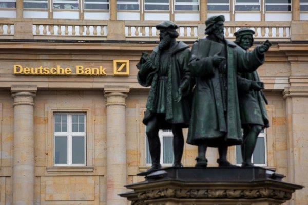 США оштрафовали Deutsche Bank за прием на работу россиян - «Новости Дня»