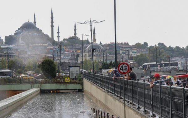 Стамбул затопил ливень, есть жертвы