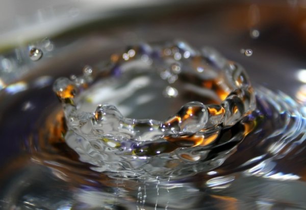 Ученые научились делать воду из пластика