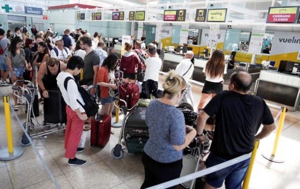 Украинцев предупредили о забастовке в аэропорту Барселоны