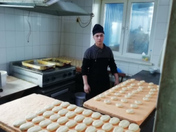 В Челябинске нелегальные мигранты пекли булочки в многоэтажке