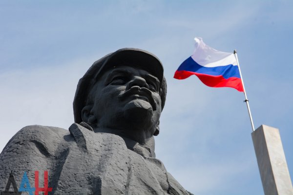 В Донецке начались торжества по случаю празднования Дня Государственного флага России