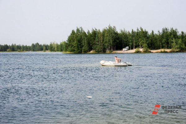 В Екатеринбурге подросток утонул, плавая с друзьями на бревне