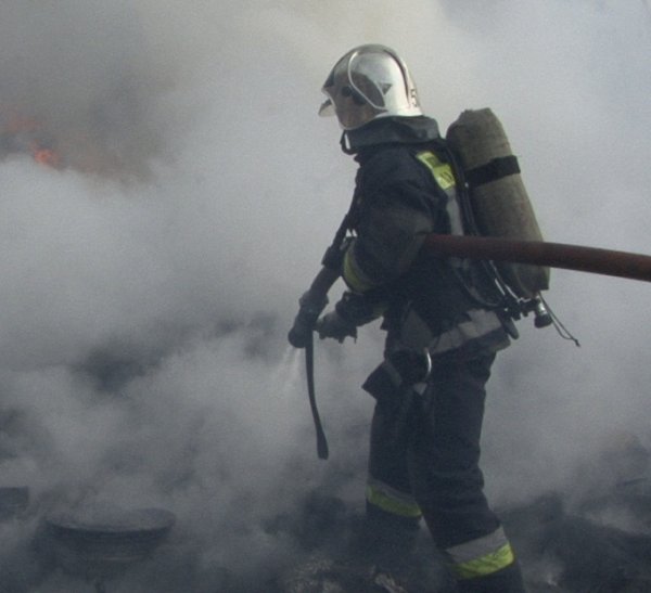 В Екатеринбурге сгорел промышленный цех