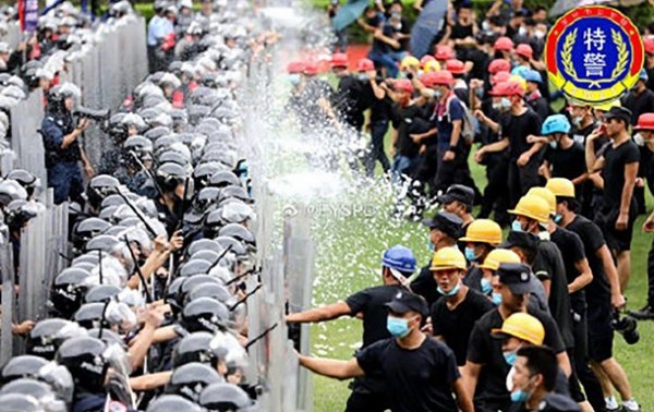 В Гонконге 12 тысяч копов тренировались разгонять акцию протеста - (видео)