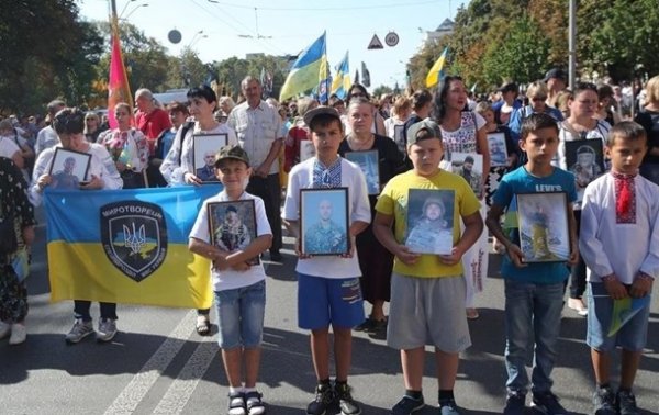 В Киеве начался Марш защитников Украины - (видео)