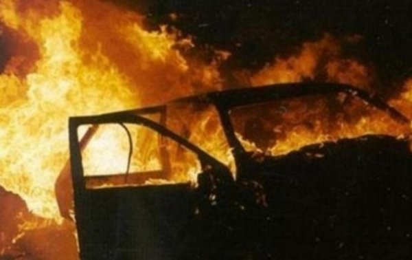 В Киеве ночью сгорели три авто